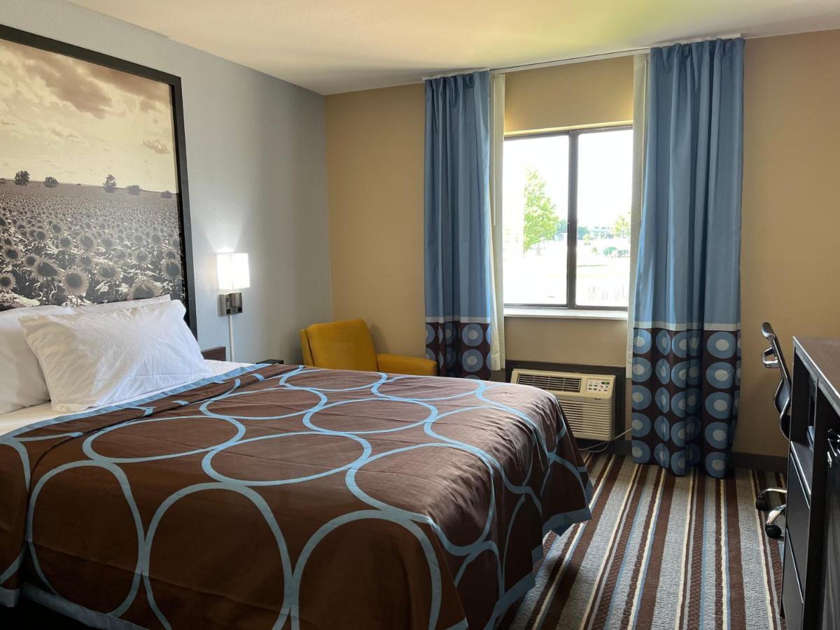 Super 8 By Wyndham Independence Ks Hotell Eksteriør bilde