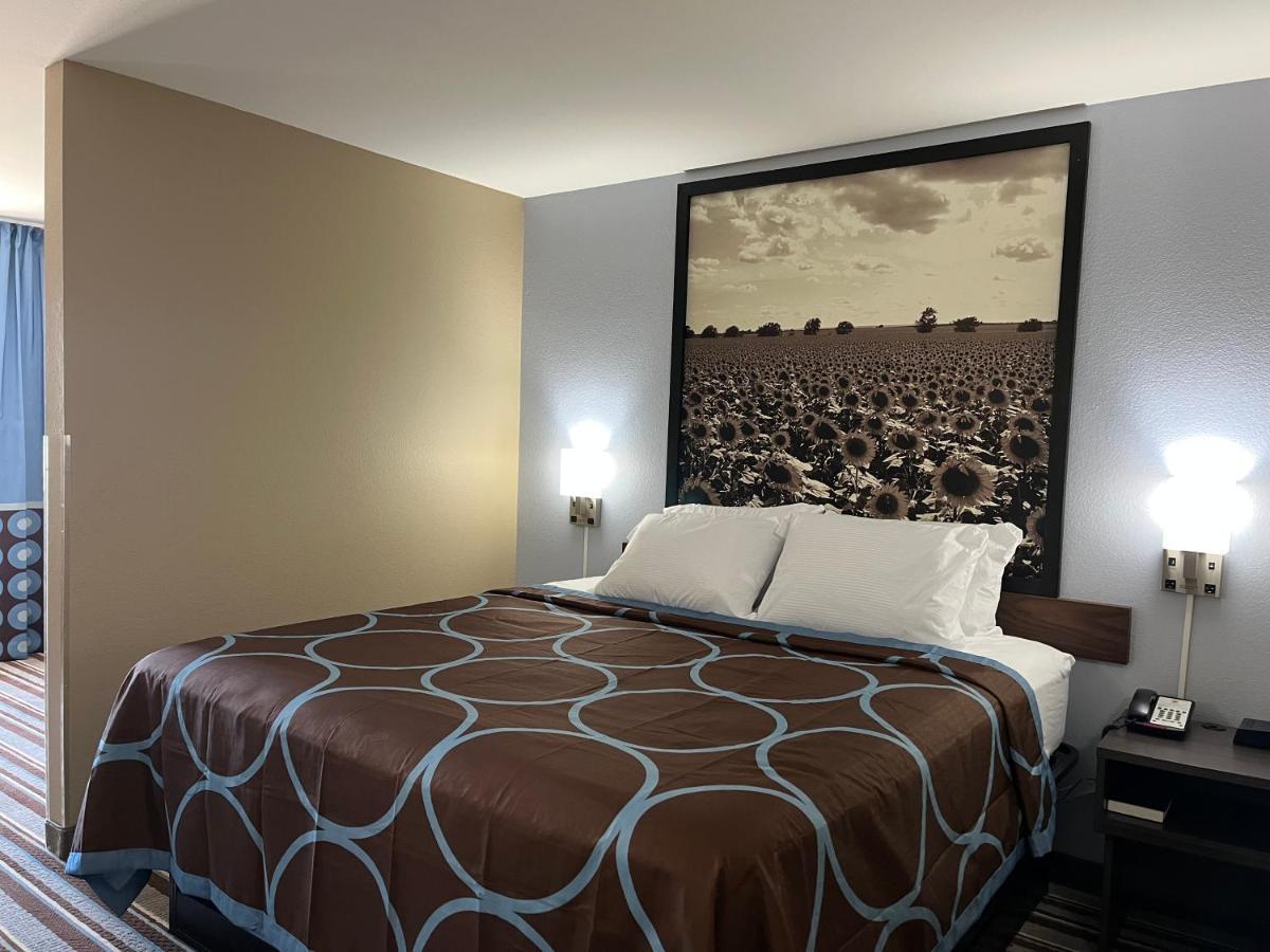 Super 8 By Wyndham Independence Ks Hotell Eksteriør bilde